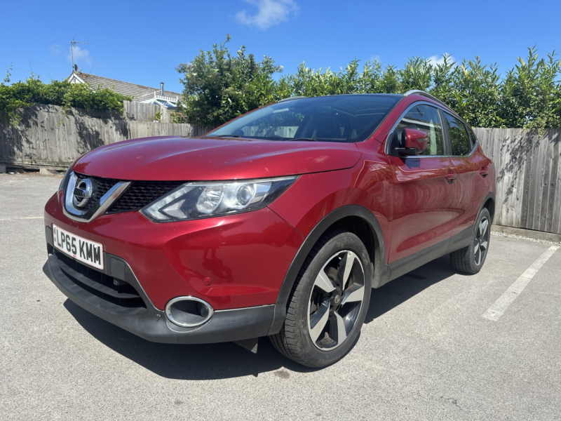 2015 Nissan Qashqai 1.2 Dig-T N-Tec+ in Red — image 1