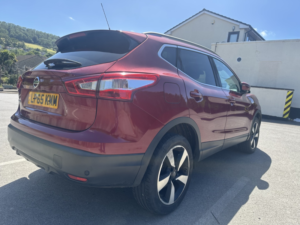 2015 Nissan Qashqai 1.2 Dig-T N-Tec+ in Red — image 4