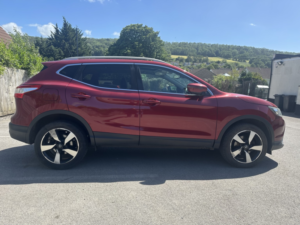 2015 Nissan Qashqai 1.2 Dig-T N-Tec+ in Red — image 5