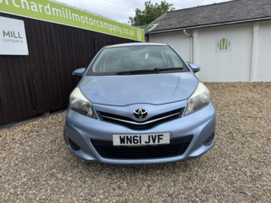 2011 Toyota Yaris 1.3 Dual Vvt-I Tr in Blue — image 2