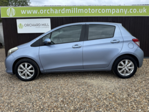 2011 Toyota Yaris 1.3 Dual Vvt-I Tr in Blue — image 3