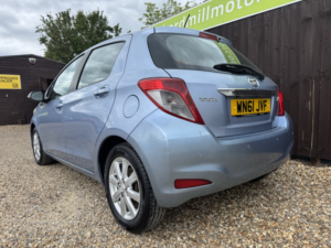 2011 Toyota Yaris 1.3 Dual Vvt-I Tr in Blue — image 4