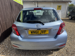 2011 Toyota Yaris 1.3 Dual Vvt-I Tr in Blue — image 5