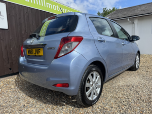 2011 Toyota Yaris 1.3 Dual Vvt-I Tr in Blue — image 6