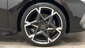 2025 Cupra Leon 1.5 Etsi V2 in Black — image 5