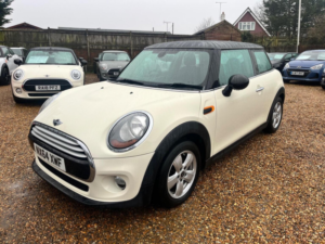 2014 MINI Hatch 1.5 Cooper Euro 6 (s/s) 3dr in White — image 4