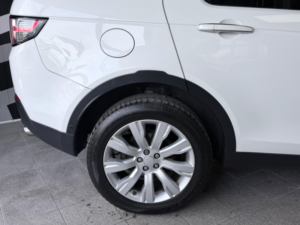 2015 Land Rover Discovery Sport 2.2 Sd4 Hse Luxury Auto 4WD Euro 5 (s/s) 5dr in White — image 3