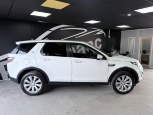 2015 Land Rover Discovery Sport 2.2 Sd4 Hse Luxury Auto 4WD Euro 5 (s/s) 5dr in White — image 6