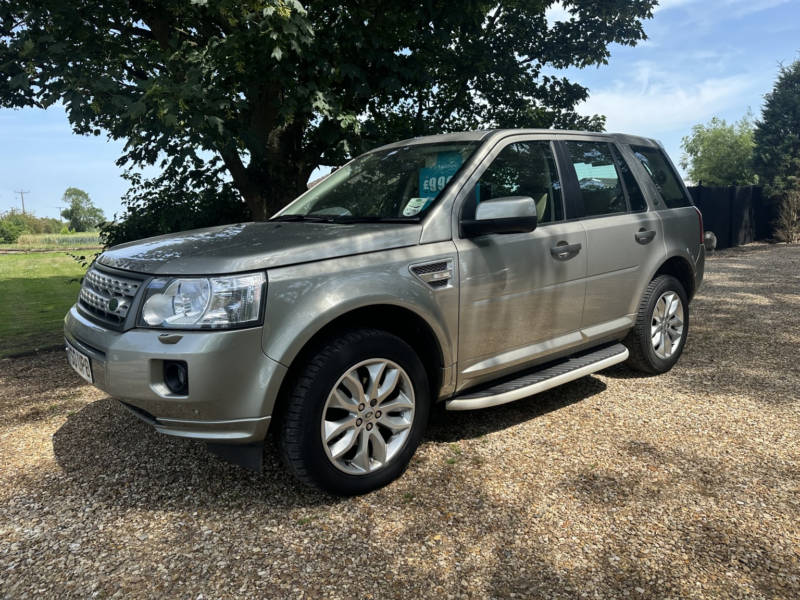 2010 Land Rover Freelander 2 2.2 Sd4 Hse in Gold — image 1
