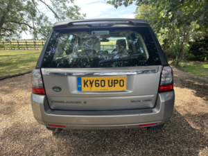 2010 Land Rover Freelander 2 2.2 Sd4 Hse in Gold — image 4