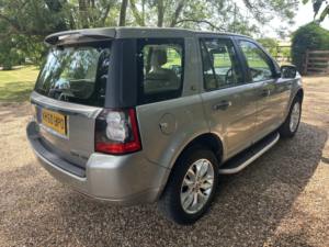 2010 Land Rover Freelander 2 2.2 Sd4 Hse in Gold — image 5