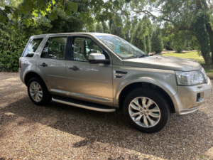 2010 Land Rover Freelander 2 2.2 Sd4 Hse in Gold — image 6