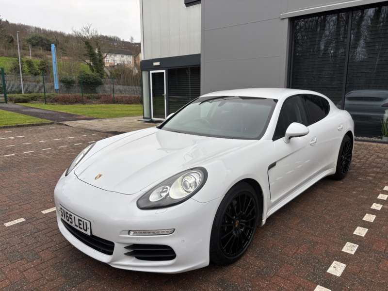 2015 Porsche Panamera 3.0 D V6 in White — image 1