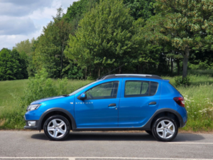 2015 Dacia Sandero Stepway 0.9 Tce Laureate Hatchback 5dr Petrol Manual Euro 5 (90 Ps) in Blue — image 4