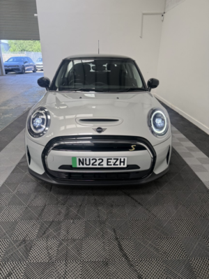 2022 MINI Electric Hatch Electric Level 1 in Silver — image 2