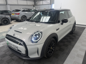 2022 MINI Electric Hatch Electric Level 1 in Silver — image 3