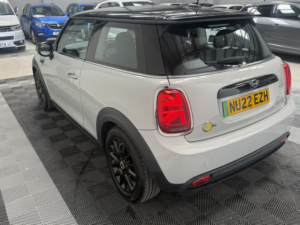 2022 MINI Electric Hatch Electric Level 1 in Silver — image 4