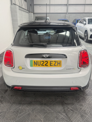 2022 MINI Electric Hatch Electric Level 1 in Silver — image 5