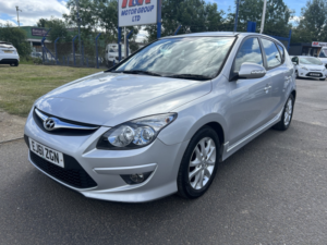 2011 Hyundai I30 1.6 Crdi Comfort in Silver — image 2