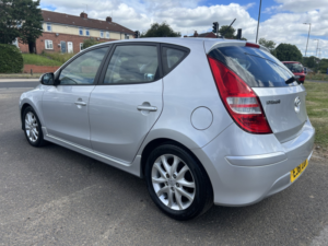 2011 Hyundai I30 1.6 Crdi Comfort in Silver — image 3