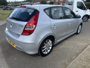 2011 Hyundai I30 1.6 Crdi Comfort in Silver — image 4