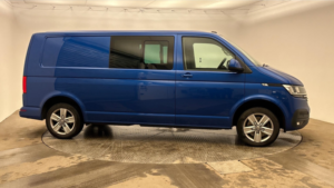 2022 Volkswagen Transporter 2.0 Tdi T32 Highline in Blue — image 3