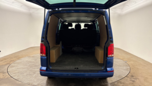 2022 Volkswagen Transporter 2.0 Tdi T32 Highline in Blue — image 6