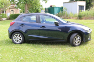 2017 Mazda Mazda2 1.5 Skyactiv-G Se-L Nav in Blue — image 2
