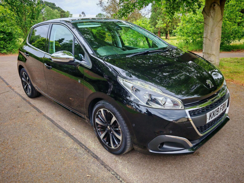 2019 Peugeot 208 1.2 Puretech Tech Edition Euro 6 (s/s) 5dr in Black — image 1
