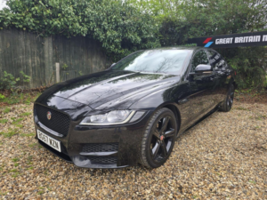 2017 Jaguar Xf 2.0d R-Sport Auto AWD Euro 6 (s/s) 4dr in Black — image 4
