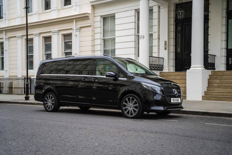 2025 Mercedes-Benz V-Class 2.0 V220d Premium MPV 5dr Diesel G-Tronic+ Euro 6 (s/s) (8 Seat, Extra Long) (163 Ps) in Black — image 1