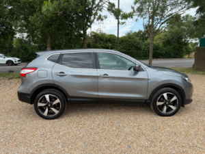 2017 Nissan Qashqai 1.2 Dig-T N-Connecta SUV 5dr Petrol Manual 2WD Euro 6 (s/s) (115 Ps) in Grey — image 2