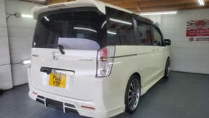 2010 Honda Stepwagon Spada Bodystyle in White — image 5