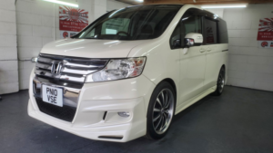 2010 Honda Stepwagon Spada Bodystyle in White — image 6