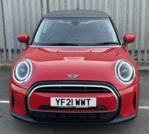 2021 MINI Cooper Classic 1.5 in Red — image 3