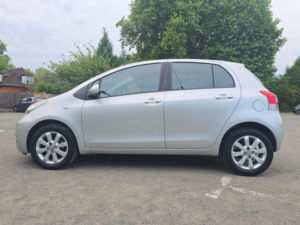 2011 Toyota Yaris 1.33 Dual Vvt-I T Spirit Euro 5 (s/s) 5dr in Silver — image 4