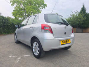 2011 Toyota Yaris 1.33 Dual Vvt-I T Spirit Euro 5 (s/s) 5dr in Silver — image 5