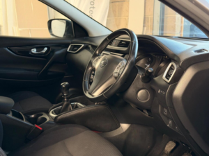 2016 Nissan Qashqai 1.5 Dci N-Connecta 2WD Euro 6 (s/s) 5dr in Silver — image 2