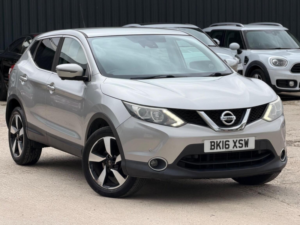 2016 Nissan Qashqai 1.5 Dci N-Connecta 2WD Euro 6 (s/s) 5dr in Silver — image 5