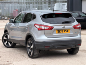 2016 Nissan Qashqai 1.5 Dci N-Connecta 2WD Euro 6 (s/s) 5dr in Silver — image 6