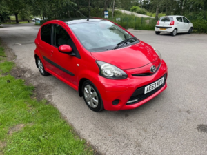 2014 Toyota Aygo Vvt-I Move With Style Mm in Multi-Colour — image 2