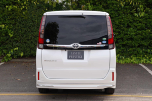 2015 Toyota Esquire 2.0 Gi 4WD 5dr 7 Seats in White — image 6