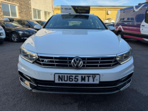2015 Volkswagen Passat 2.0 Tdi Bluemotion Tech R-Line in White — image 2
