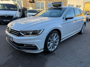2015 Volkswagen Passat 2.0 Tdi Bluemotion Tech R-Line in White — image 3