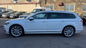 2015 Volkswagen Passat 2.0 Tdi Bluemotion Tech R-Line in White — image 6