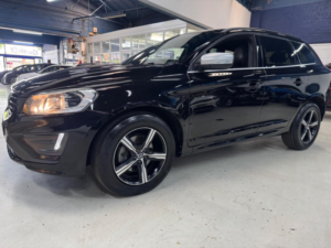2017 Volvo Xc60 2.4 D4 R-Design Nav Auto AWD Euro 6 (s/s) 5dr in Black — image 5