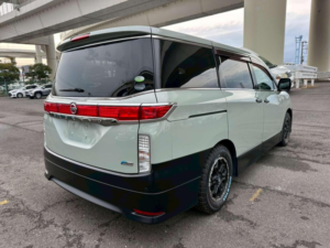 2011 Nissan Elgrand 2.5 Highway Star 5dr 7 Seats in Green — image 3