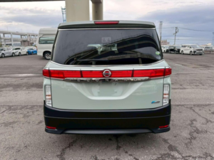 2011 Nissan Elgrand 2.5 Highway Star 5dr 7 Seats in Green — image 4
