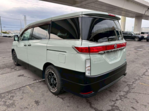 2011 Nissan Elgrand 2.5 Highway Star 5dr 7 Seats in Green — image 6