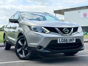 2016 Nissan Qashqai 1.2 Dig-T N-Connecta 2WD Euro 6 (s/s) 5dr in Silver — image 3